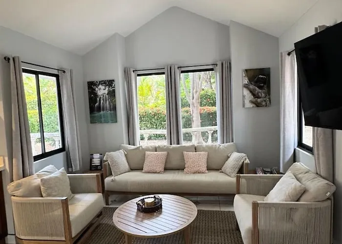 Private 2 Bedroom With Pool Near El